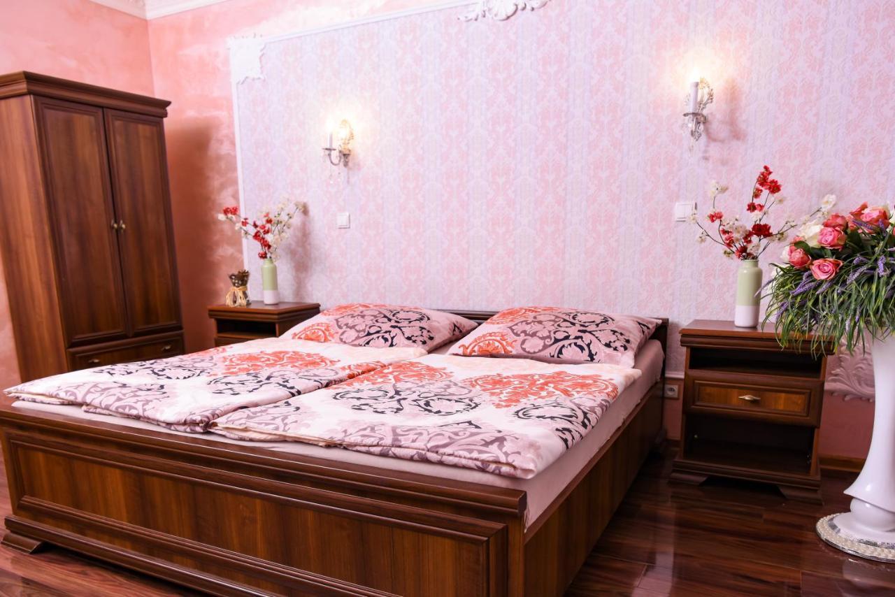 Apartamento Rose Mariánské Lázně Exterior foto